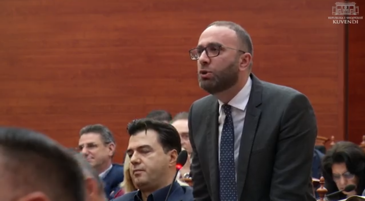 Bardhi i përgjigjet Spiropalit: “Babai” jot Edi Rama është në delir, ngelët në dyert e SPAK-ut Bardhi i përgjigjet Spiropalit: “Babai” jot Edi Rama është në delir, ngelët në dyert e SPAK-ut