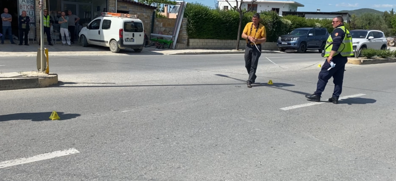 Makina përplas biçikletën në Berat, 37-vjeçari përfundon në spital