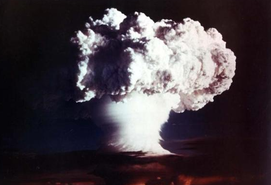 Si bota mund të shkojë drejt luftës bërthamore, Presidenti i SHBA ka 6 minuta kohë të shtypë butonin e kuq