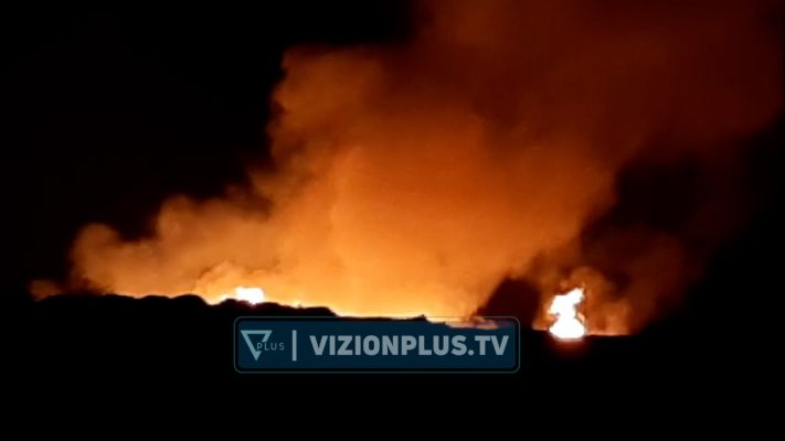 Zjarr në Nartë të Vlorës, flakët shumë pranë banesave