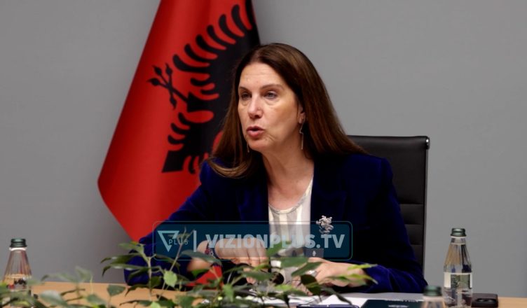 Mirela Kumbaro