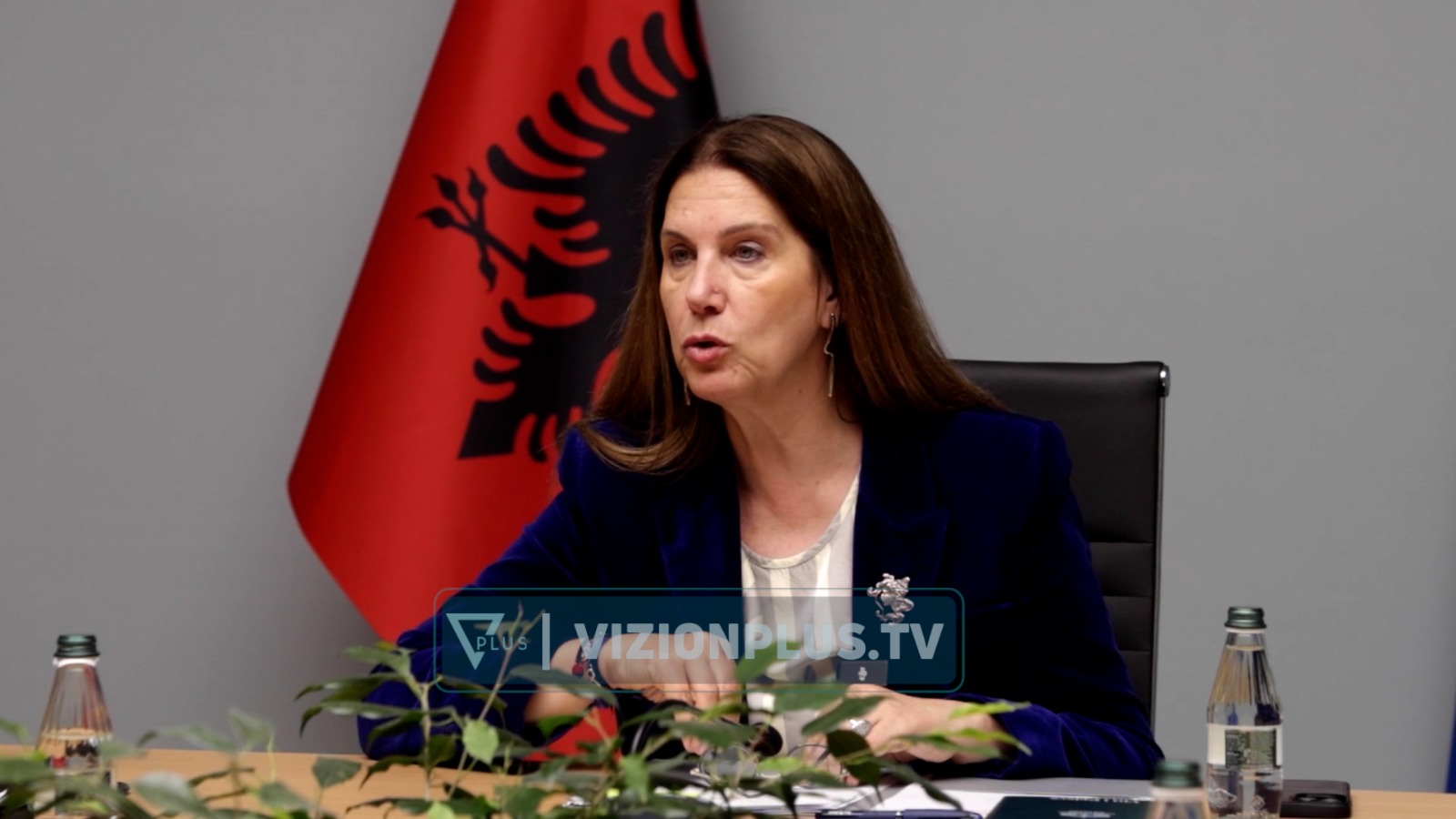Hapen regjistrimet për klasat e para  Kumbaro  Prindrit t i çojnë fëmijët në shkollat pranë vendbanimit