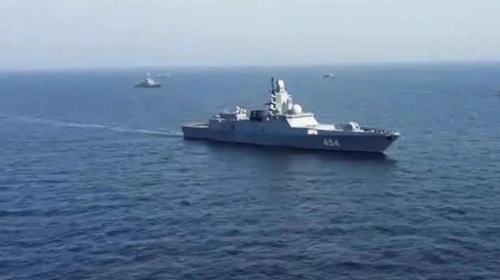 Forcat ukrainase godasin anijen ruse në Krime