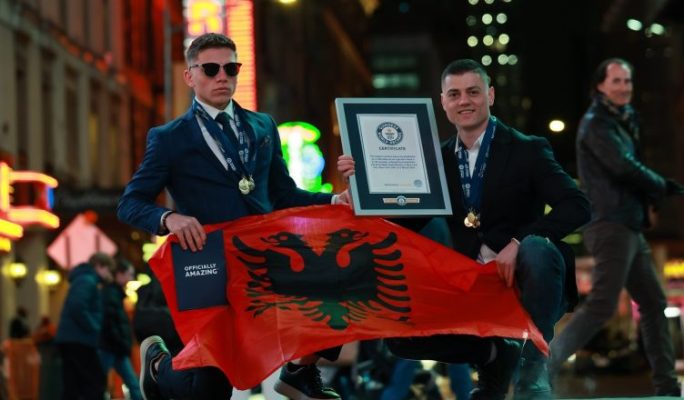 Kalvari i gjatë i dy vëllezërve shqiptarë, si arritën të futen në Guinness pas dy vitesh përgatitje