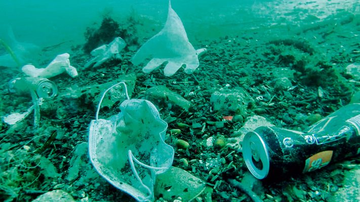 Studimi: 11 milionë tonë mbetje plastike gjenden në fund të oqeaneve