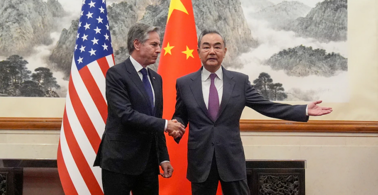 Blinken vizitë zyrtare në Kinë, ministri i Jashtëm kinez kërkon që SHBA të mos e kalojë vijën e kuqe