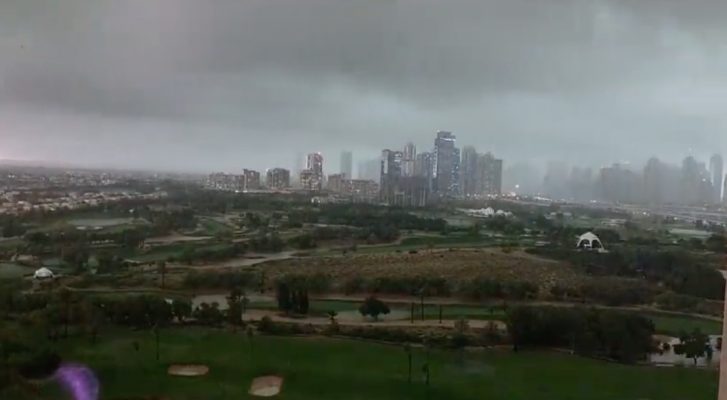Qielli i gjelbër, pamje të frikshme nga stuhia e madhe në Dubai: Si nisi gjithçka