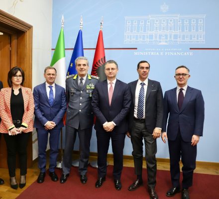 Ministri Mete takohet me drejtues të lartë të doganave italiane dhe Guardia di Finanza, në fokus bashkëpunimi mes dy vendeve