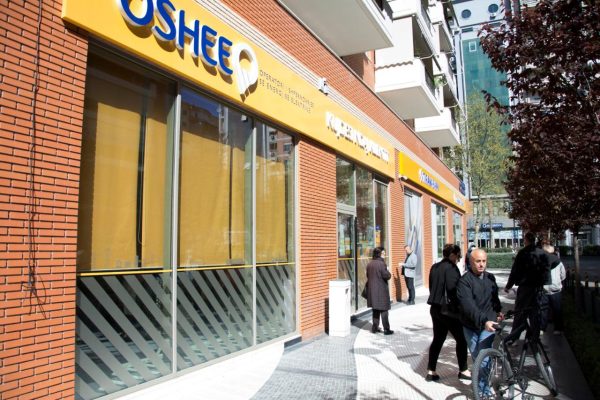 Pagesa me këste për energjinë, OSHEE: Përfitojnë qytetarët e varfër dhe bizneset që kanë borxhe të pashlyera