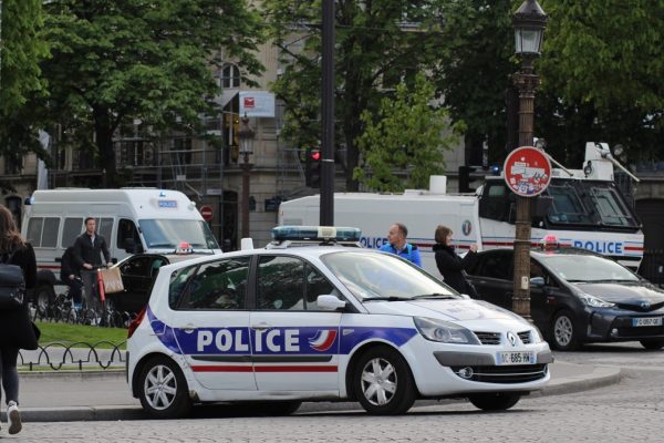 Sulm me thikë në Francë, një i vdekur dhe një i plagosur, autori vritet nga policia