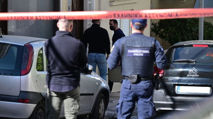 Misteri që mbulon vrasjen e nënë e bir në Greqi, 36-vjeçari u gjet i zhveshur në shtrat, pistat ku po hetohet