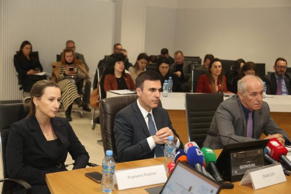 “Kodi i ri penal, i parakohshëm”, kryeprokurori Çela: Gjyqtarët janë të mbingarkuar pas vetingut “Kodi i ri penal, i parakohshëm”, kryeprokurori Çela: Gjyqtarët janë të mbingarkuar pas vetingut