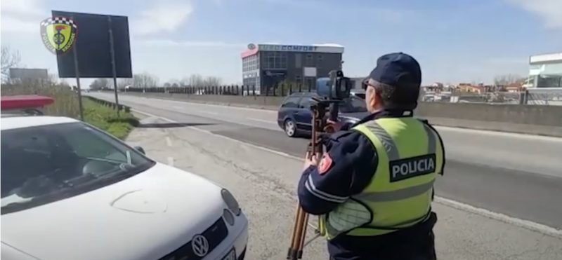 Arrestohen katër shoferë në Tiranë, tentuan të korruptonin policët e Rrugores