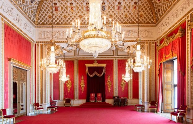 Pallati Buckingham dhe Kalaja Balmoral në Skoci hapen për publikun për herë të parë