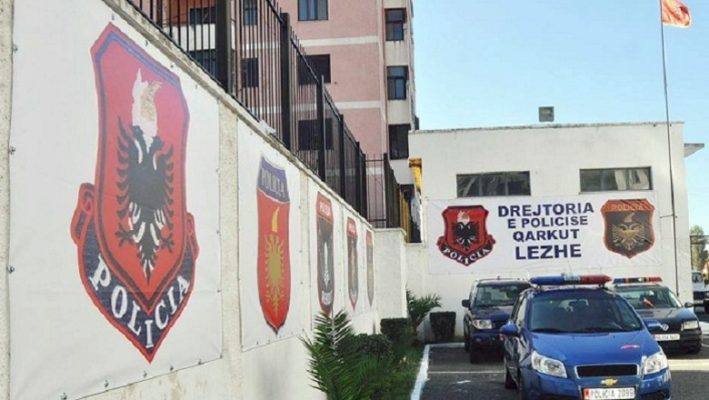 Agjentja e krimeve kallëzon shefin e komisariatit të Lezhës për ngacmim seksual, nisin hetimet