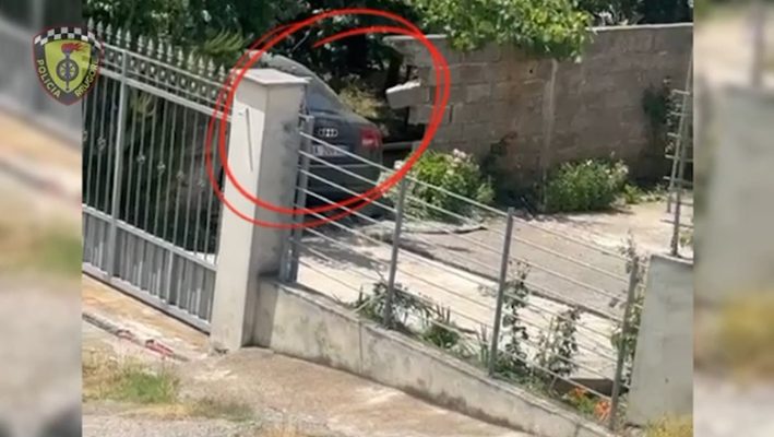 Shoferi i droguar shkakton aksident, përfundon në oborrin e një shtëpie
