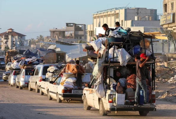 “Po largohem drejt të panjohurës”, palestinezët që ikin nga Rafah përshkruajnë frikën dhe dëshpërimin e tyre “Po largohem drejt të panjohurës”, palestinezët që ikin nga Rafah përshkruajnë frikën dhe dëshpërimin e tyre