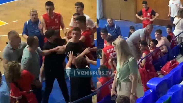 VIDEO/ Salla e basketbollit kthehet ne arenë sherri mes adoleshentëve