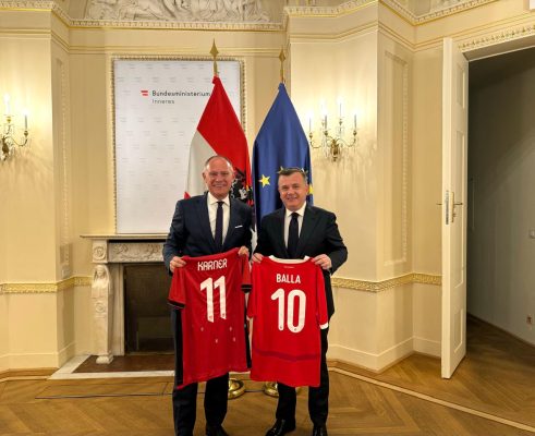 Forcimi i bashkëpunimit mes Shqipërisë dhe Austrisë në fushën e sigurisë, Balla pritet në Vjenë nga homologu i tij Forcimi i bashkëpunimit mes Shqipërisë dhe Austrisë në fushën e sigurisë, Balla pritet në Vjenë nga homologu i tij