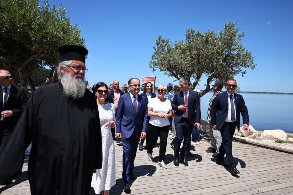 Begaj në Vlorë së bashku me homologen sllovene, vizitojnë Manastirin e Zvërnecit Begaj në Vlorë së bashku me homologen sllovene, vizitojnë Manastirin e Zvërnecit