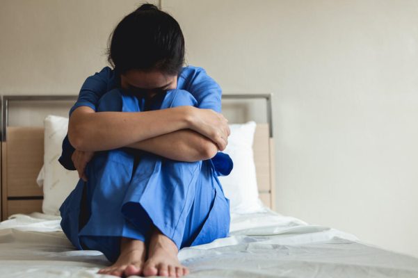 Si ndikon depresioni në shëndetin fizik të grave