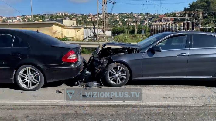 Përplasen tre makina në qendër të Lezhës