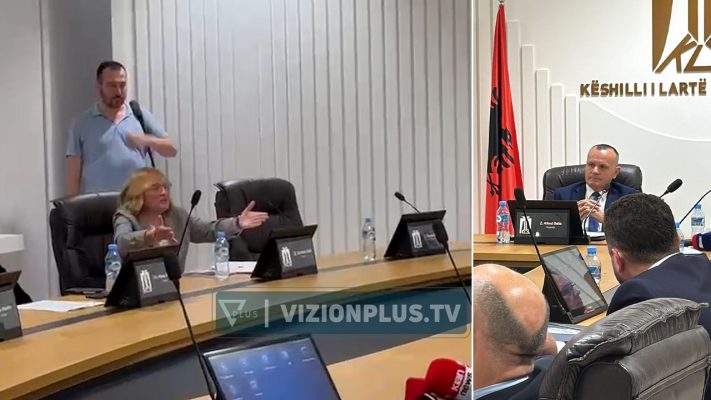 “U sollët si fashisë në Romë”, nxehet debati në KLP, Sehiti-Bazajt: Kërkoni përjashtimin se doni t’i zini vendin Ballës “U sollët si fashisë në Romë”, nxehet debati në KLP, Sehiti-Bazajt: Kërkoni përjashtimin se doni t’i zini vendin Ballës