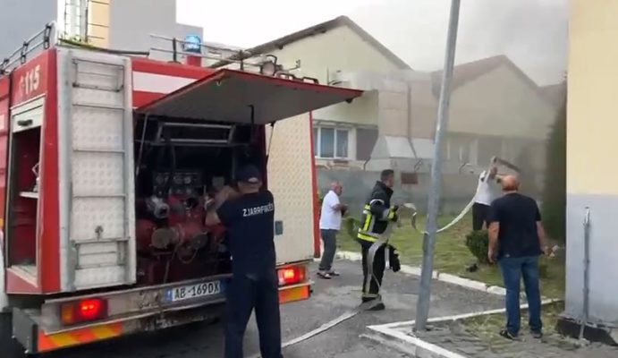 Zjarr në spitalin e Shkodrës