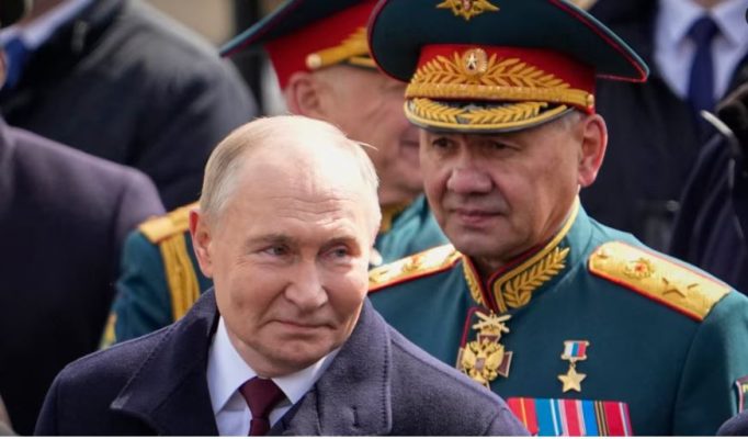 Putini bën ndryshime në qeveri ndërsa Kremlini intensifikon sulmet në Ukrainë