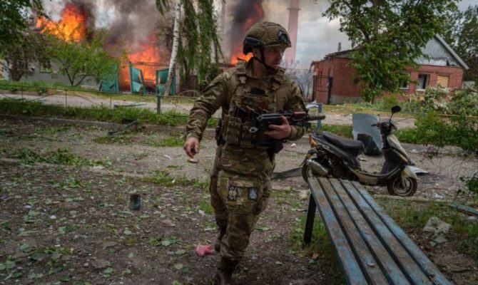 Rusia hap front të ri ndërsa Ukraina pret armët perëndimore