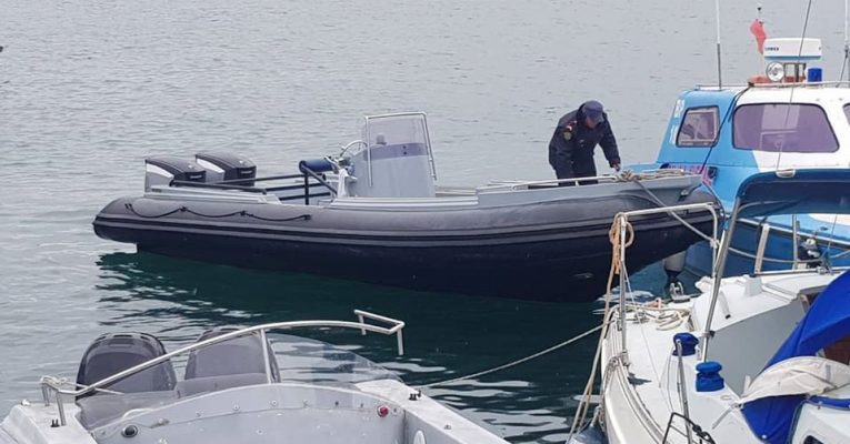 Gomonia rrezikoi të fundosej, shpëtohen 11 turistë në Vlorë