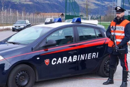 Boshatisën shtëpitë e italianëve, arrestohen 2 “skifterët” shqiptarë, në pranga dhe bashkëpunëtori