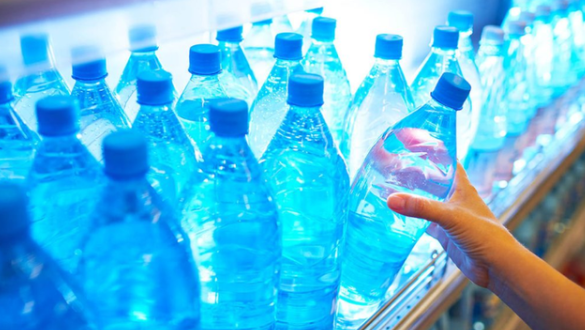 Sa herë duhen rimbushur shishet plastike të ujit