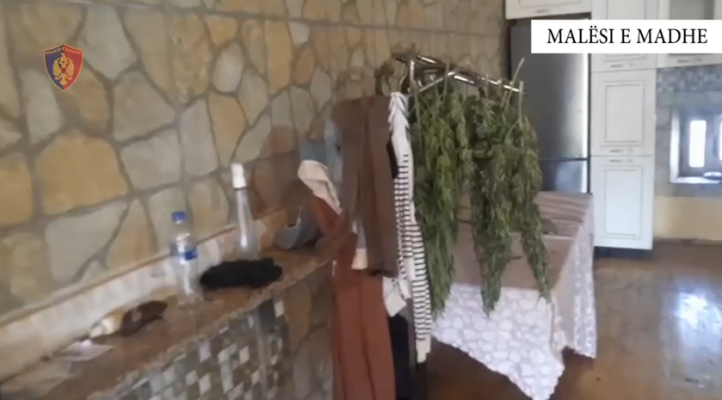 Drogë dhe municion luftarak, shpallet në kërkim 49-vjeçari në Malësinë e Madhe