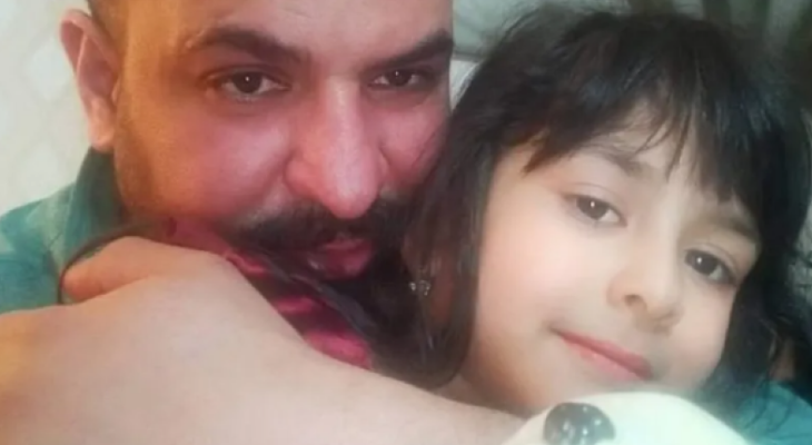 “Nuk ia fal kurrë vetes”, rrëfimi rrëqethës i babait që humbi vajzën 7-vjeçare në fundosjen e gomones me emigrantë