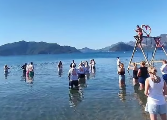 Hodhën hirin e familjarit në det, autoritetet alarm për rrezik shëndetësor