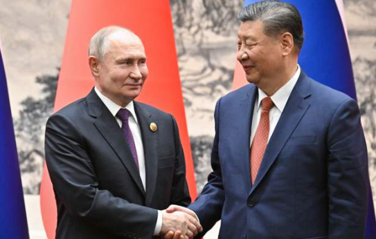 Putini dhe Xi vajtojnë humbjen e preisdentit Iranian: Mik i vërtetë