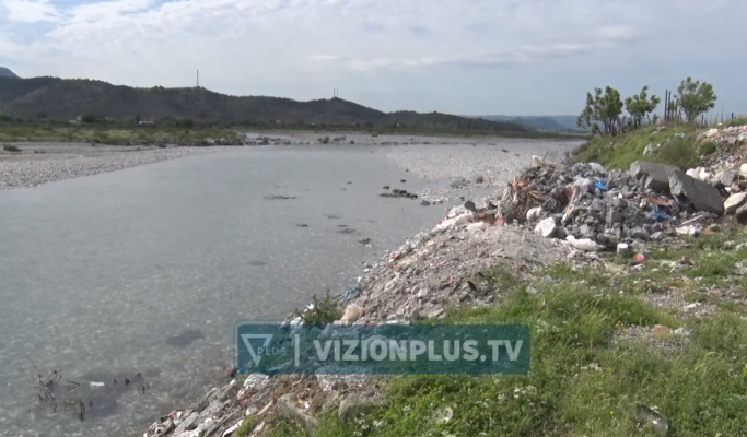 Plehrat mbushin lumin Kir, banorët ankohen për ndotjen e lartë mjedisore, askush nuk i dëgjon
