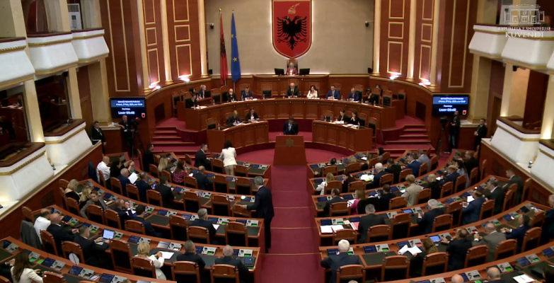 “Korrupsioni” rikthen Ramën në Kuvend, sot votohet rezoluta e propozuar nga PS, opozita skeptike “Korrupsioni” rikthen Ramën në Kuvend, sot votohet rezoluta e propozuar nga PS, opozita skeptike