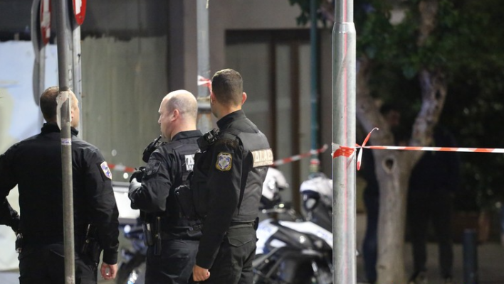 Dalin pamjet pak pas ekzekutimit të Roan Brahimit në Athinë, sirena policie dhe qytetarë të trembur Dalin pamjet pak pas ekzekutimit të Roan Brahimit në Athinë, sirena policie dhe qytetarë të trembur