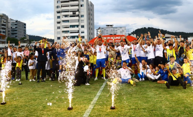 Elbasani kampion i kategorisë së parë, verdheblutë festojnë titullin dhe rikthimin në elitën e futbollit shqiptar