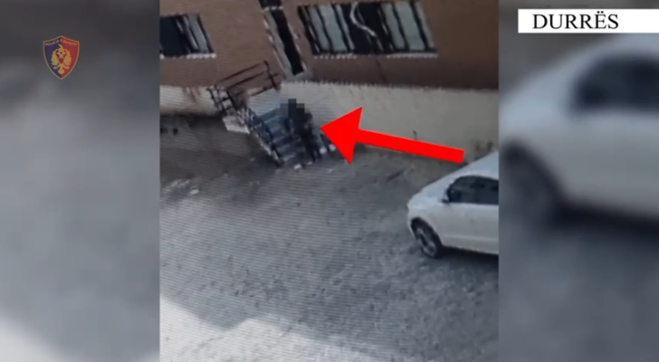 Kamerat e sigurisë “tradhtojnë” hajdutin e biçikletave në Durrës, prangoset 35-vjeçari
