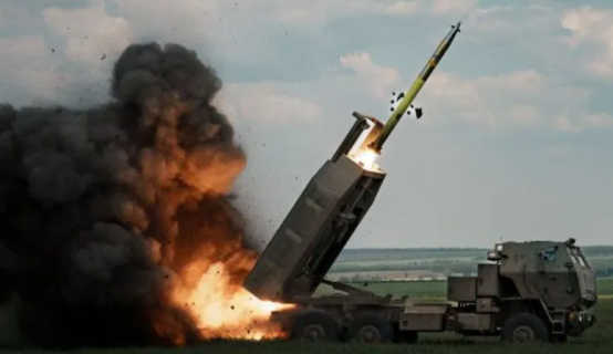 Sistemet raketore të artilerisë me lëvizshmëri të lartë (Himars) janë ndër armët që Ukraina është furnizuar nga SHBA