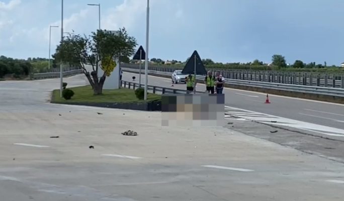 Aksidentohet autobusi në autostradën Durrës-Tiranë, pasagjeri përfundon në spital