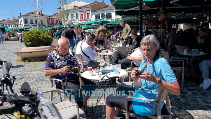 Turistët “pushtojnë” Korçën, austriakët tur me biçikleta në fshatrat e juglindjes