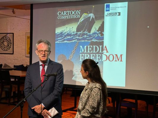 FOTO/ Ekspozita e Karikaturave “Media Freedom” në Shqipëri, shpallen fituesit