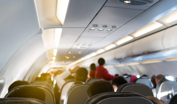 U kthye në makth për pasagjerët gjatë fluturimit, 50-vjeçarja e dehur arrestohet sapo avioni ulet në pistë U kthye në makth për pasagjerët gjatë fluturimit, 50-vjeçarja e dehur arrestohet sapo avioni ulet në pistë