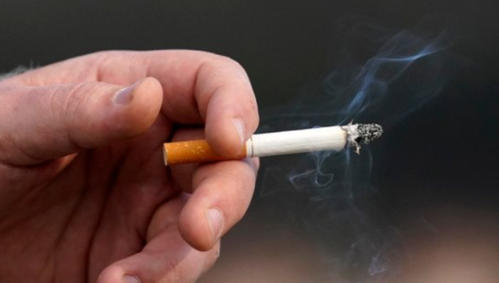 Irlanda do të rrisë moshën e lejuar për pirjen e duhanit