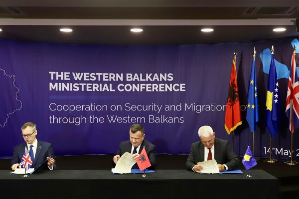 Shqipëria, Britania e Madhe dhe Kosova nënshkruajnë deklaratë të përbashkët bashkëpunimi kundër migracionit të paligjshëm