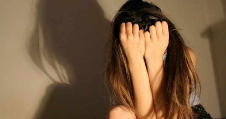 “Mos trego se të vrava”, dëshmia tronditëse e 15-vjeçares që dyshohet se u abuzua sek*ualisht për 4 vite nga babai në Kavajë